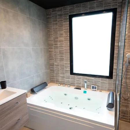 Holiday home Luxury For 6 People